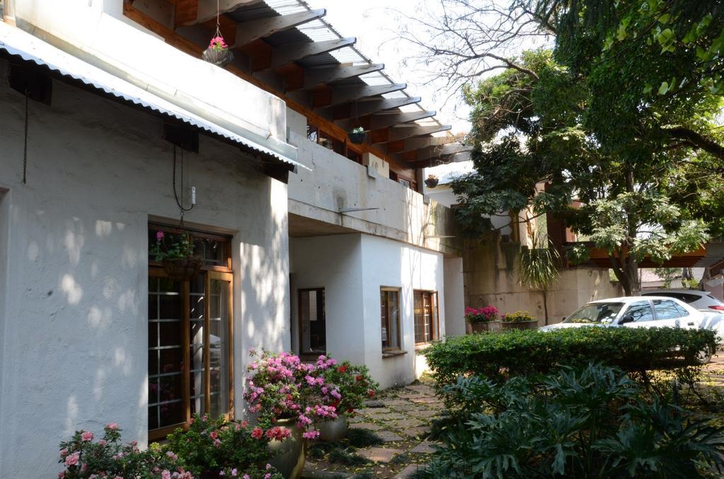 Bed & Breakfast In Hatfield Bed & Breakfast Pretoria Bagian luar foto